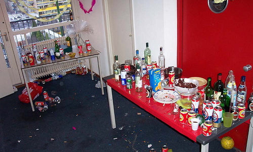 The 6 Worst Things To Clean The Morning After A Party - Greekrank